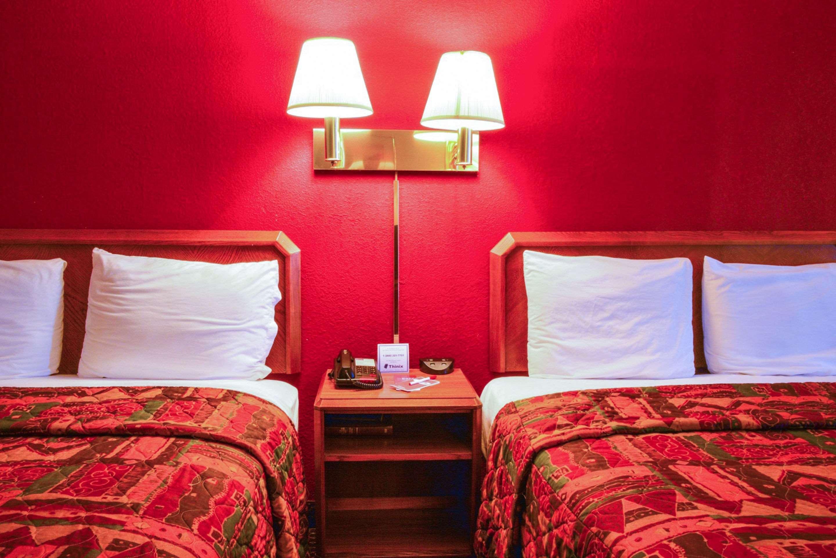 Econo Lodge Willowbrook Eksteriør billede