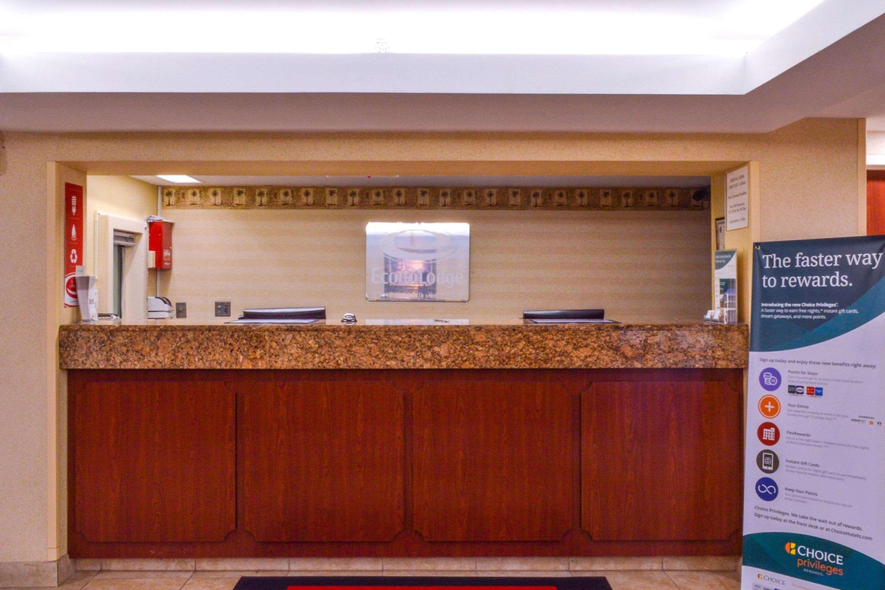 Econo Lodge Willowbrook Eksteriør billede