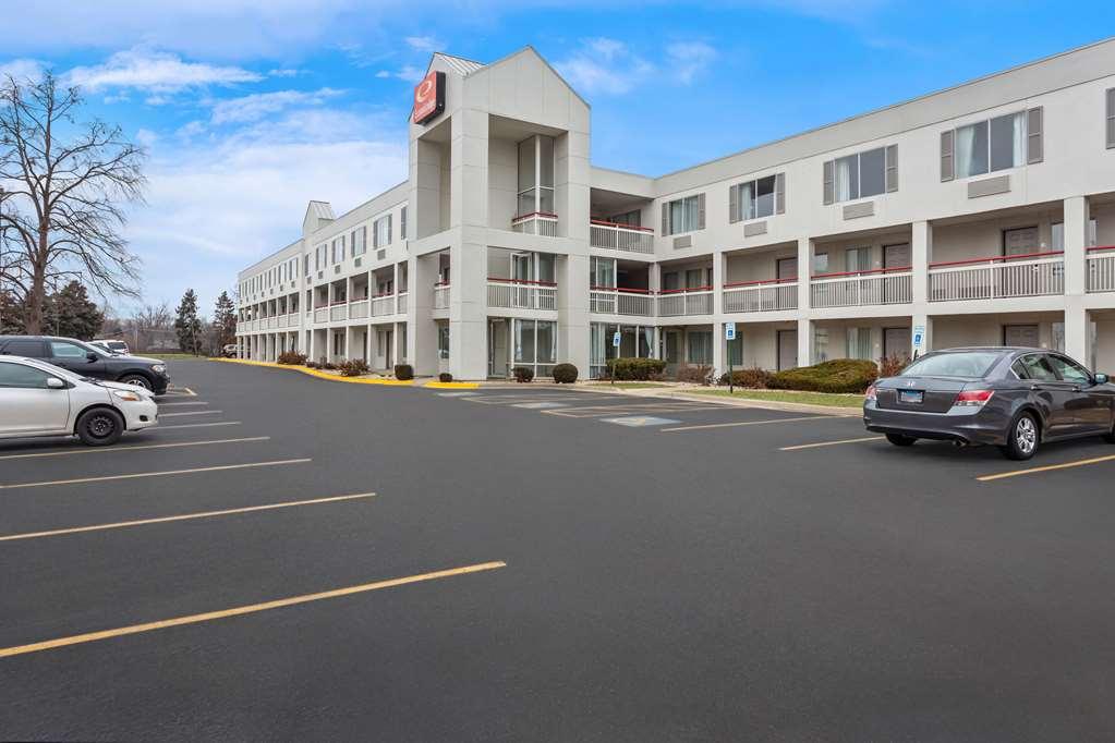 Econo Lodge Willowbrook Eksteriør billede