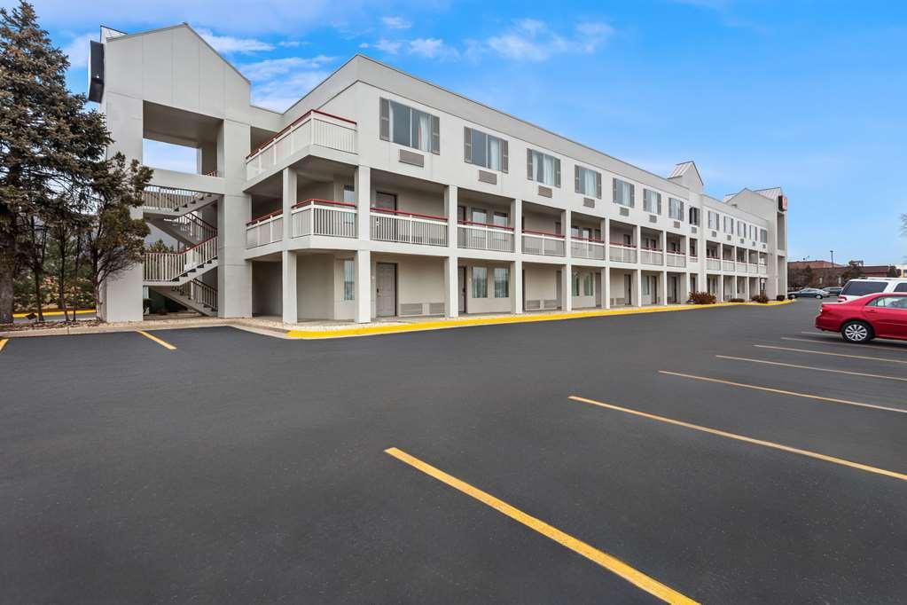 Econo Lodge Willowbrook Eksteriør billede